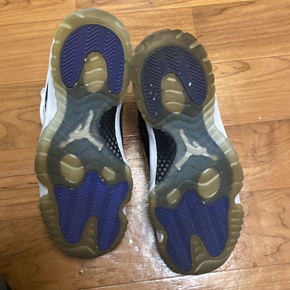 Air Jordan 11 Retro - Picture 6 of 9